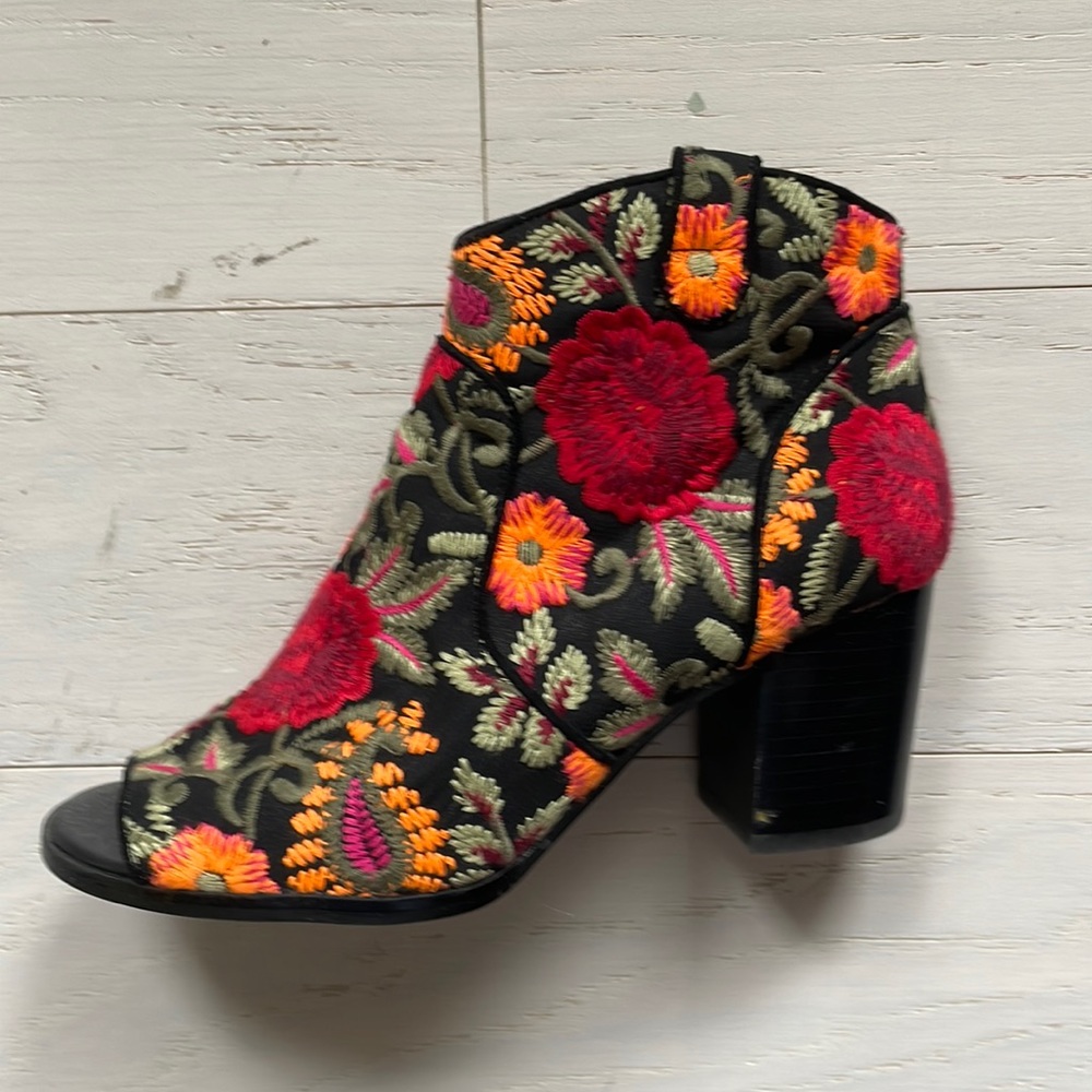 open toe floral boots size 6.5